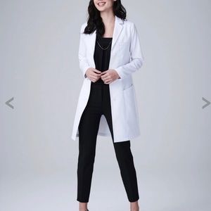 Medelita Vandi Athletic Fit Lab Coat Medium